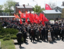 В Тернополі комуністи пронесли червоні прапори до Вічного вогню