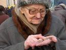 Україна економить на вчителях та пенсіонерах, але не на військових витратах