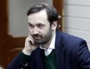 Держдума позбавила Пономарьова депутатської недоторканності
