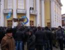 Штурм Вінницької ОДА: розбиті двері і вибухи петард