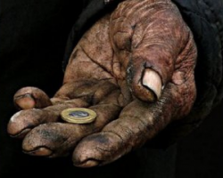 Чверть українців вважають себе бідними