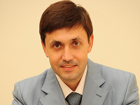 Чинна влада потакає націоналістам - комуніст
