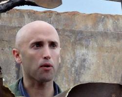 На Донбасі обстріляли журналіста з Британії