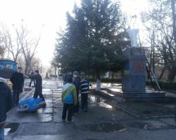 В Одеській області два Леніна стали жертвами вандалів за один день (ФОТО)