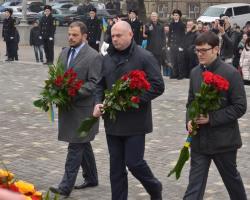 Перефарбований Труханов поклав квіти на честь «Небесної сотні» (ФОТО)