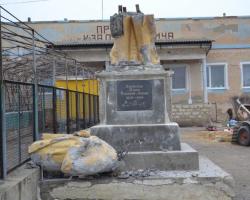 «Свобода» знищила останній пам'ятник Леніну в Красних Окнах
