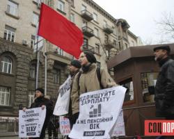 В Києві міліція виштовхала протестувальників з-під Адміністрації Президента (ВІДЕО)