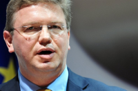 Фюле назвав «неприйнятним» митний тиск РФ на Україну через угоди з ЄС
