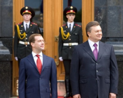 Янукович побажав Росії миру і процвітання