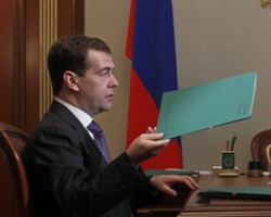 Доведеться знімати погони: Медведєв відреагував на вибухи на складах боєприпасів в Удмуртії