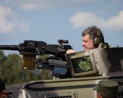 Порошенко скасував податок на імпортоване озброєння