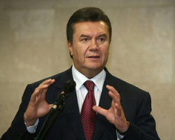 Янукович попросив підприємців телефонувати прямо йому