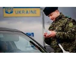 Українські прикордонники вимагають з кримчан гроші за виїзд на материк