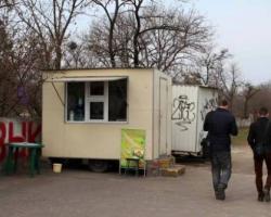 Миколаївський підприємець начхав на мораль, встановивши біля Інтернаціонального цвинтаря ятку