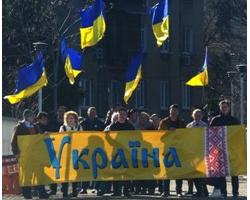 Любителі Тимошенко підтримали прокиївськи налаштованих кримчан невеликим мітингом