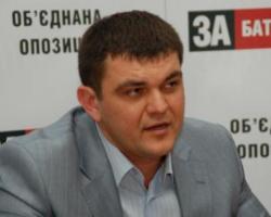 Рівненський нардеп зажадав перевернути державний прапор України