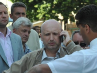 Турчинов заявляє о провокаціях "регіоналів" коло наметового містечка