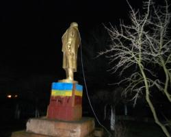 «Свободівці» через прес-службу знищили черговий пам’ятник Леніну на Одещині (ФОТО)