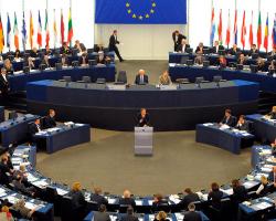 Голова комісії Європарламенту: українці повинні жити в демократичній країні