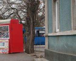 У Миколаєві підприємець встановив ятку всупереч приватним правам мешканців (ФОТО)