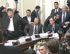 Парламентський діалог: нардеп Мосійчук кинув пляшку в депутата Березу