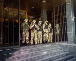 «Укрнафту» забарикадували та оточили бійці «Дніпро-1» - Лещенко (ФОТО)