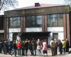 Одесити «штурмують» банки: людям видають не більше 500 грн на добу