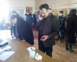Депутатів Херсонської міськради облили зеленкою під час сесії (ФОТО)
