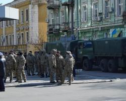 В Одесі на мітинг проти зростання тарифів влада пригнала 4 «Краза» нацгвардійців (ФОТО)