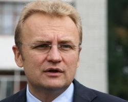 У Львові невідомі обстріляли будинок голови Львова