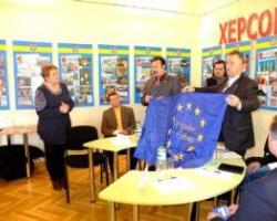 Мер Херсона пожертвував свій бронежилет музею
