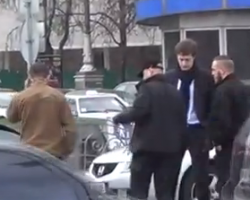 У Києві Порошенко зіткнувся з вояками «Азова» (ВІДЕО)