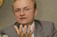 Мер Львова остаточно відмовився називати аеропорт ім'ям українського нациста