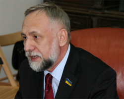 Ю. Кармазін вважає, що продаж землі іноземцям спровокує революцію