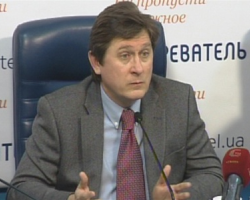 Український політолог вважає, що Януковичу доведеться пристосовуватися до жорсткого стилю Путіна