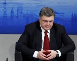 Порошенко продовжує накачувати військових соцвиплатами