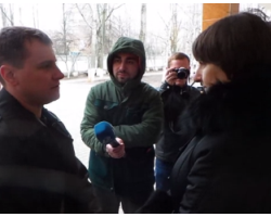 Лідери одеської «Свободи» обложили школу – «завинив» стенд, присвячений Великій Вітчизняній війні