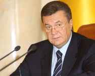 Янукович: держава дасть гідну відсіч усім, хто прагне "погрітися на кривавому вогнищі"