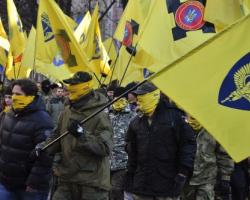 Одеські «самооборонівці» пройшли ходою на честь річниці Євромайдану (ФОТО)