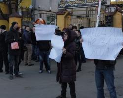 Одесити перекрили дорогу на знак протесту проти зростання цін на хліб та тарифи ЖКГ (ФОТО)