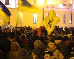 Одеські націоналісти відзначили річницю бійні на Майдані мітингом зі смолоскипами (ФОТО, ВІДЕО)