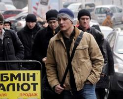 Гривня продовжує обвалюватися