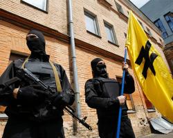Керівництво заводу «АТЕК» звинуватило полк «Азов» у рейдерстві