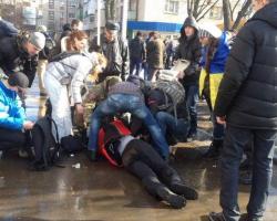 У Харкові під час Маршу Єдності загинув координатор Євромайдану (ФОТО, ВІДЕО)